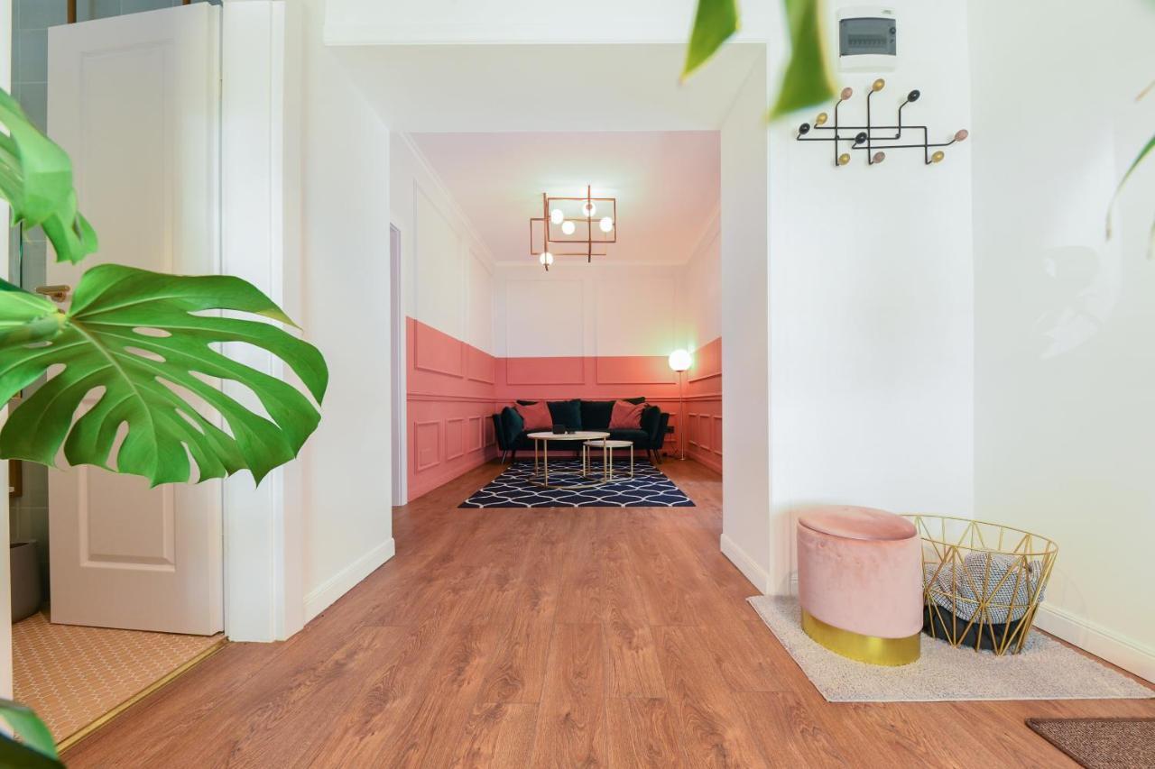 Designer Apartment In The City Center Cluj Napoca Bagian luar foto