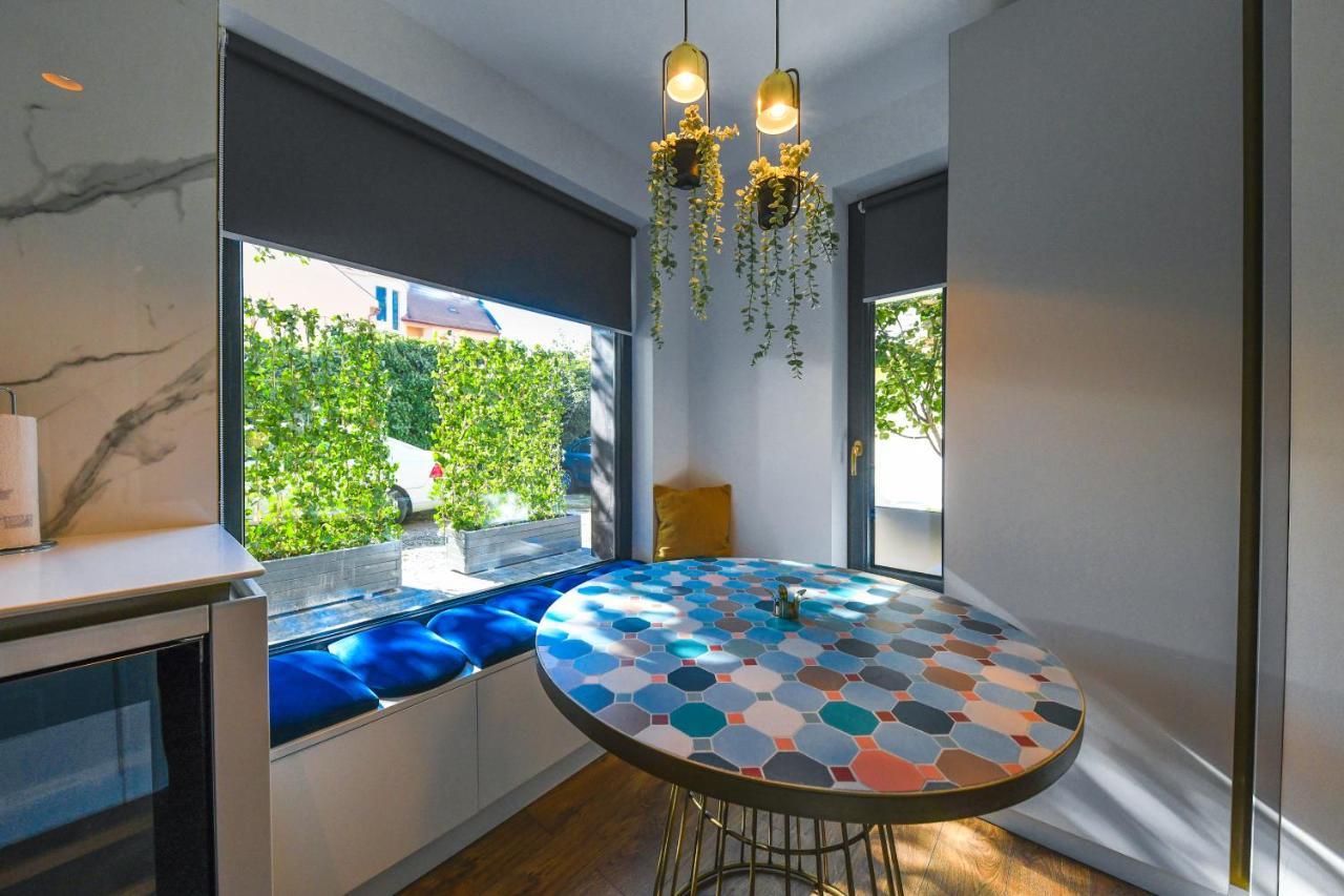 Designer Apartment In The City Center Cluj Napoca Bagian luar foto